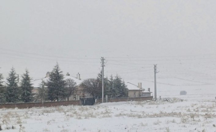 Konya’nın yüksek kesimlerinde kar yağışı etkili oluyor