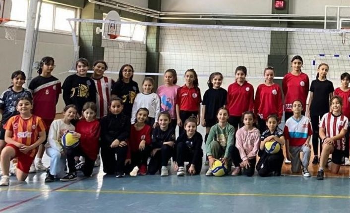 Körfez’de voleybol ve basketbol okullarına ilgi büyük