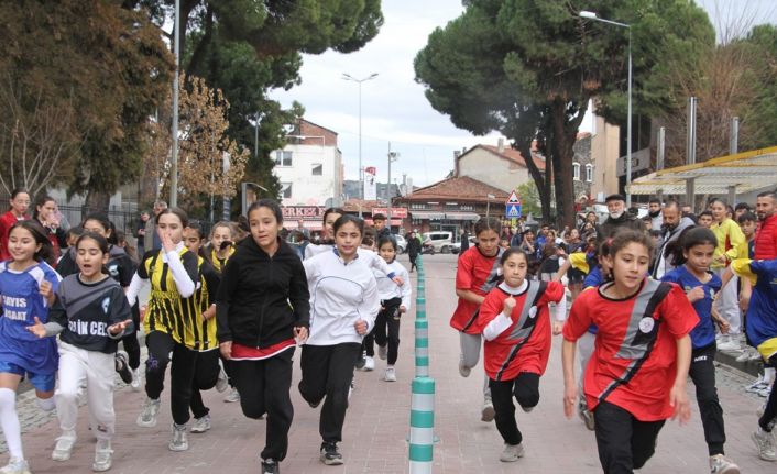 Kula’da Atatürk kır koşusu düzenlendi