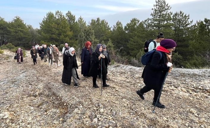 Kütahya’da ’Doğa yürüyüşü’ etkinliği Hıdırlık’ta gerçekleşti