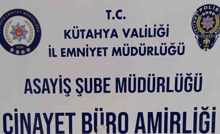 Kütahya’da park halindeki araçta uyuşturucu ele geçirildi