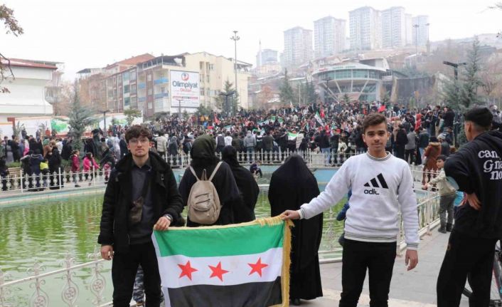 Malatya’daki Suriyeliler rejimin devrilmesi ile sokaklara döküldü