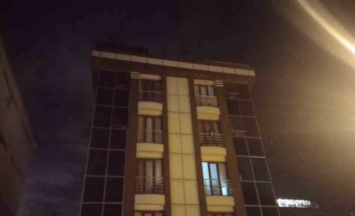 Maltepe’de cinnet getiren şahsı polis etkisiz hale getirdi