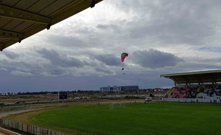 Manavgat Stadı’nda paramotor gösterisi