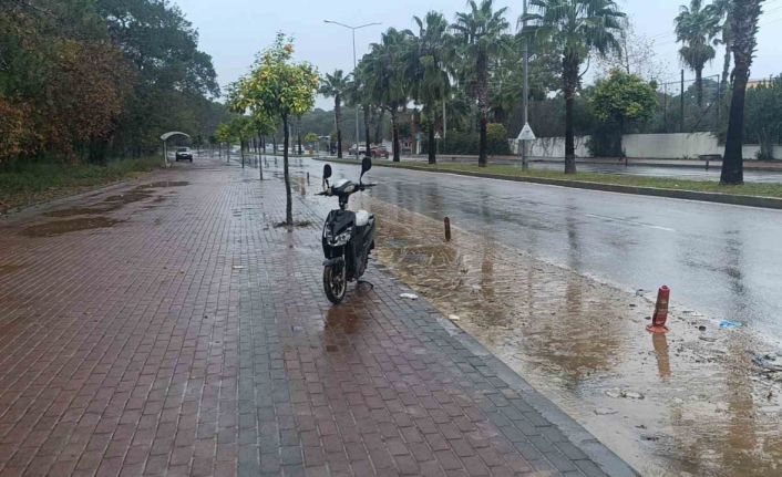 Manavgat’ta devrilen elektrikli bisikletin sürücüsü yaralandı