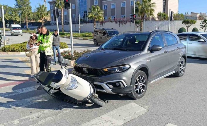 Manavgat’ta otomobil ile motosiklet çarpıştı: 1 yaralı