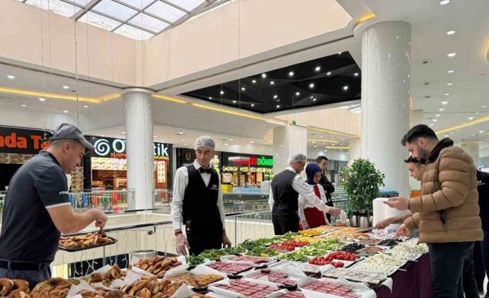 Mardian Mall çalışanlarını kahvaltıda buluşturdu