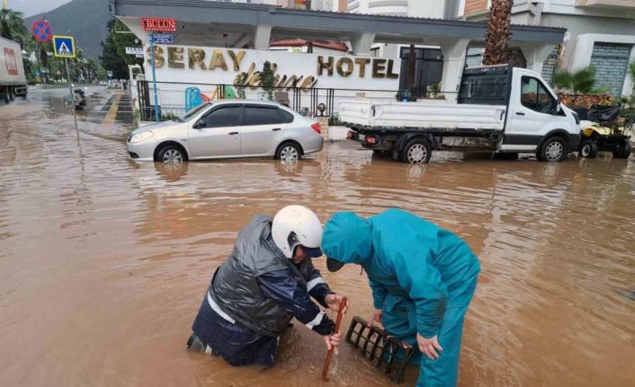 Marmaris’e 3 günde metrekareye 158.2 m3 yağmur düştü