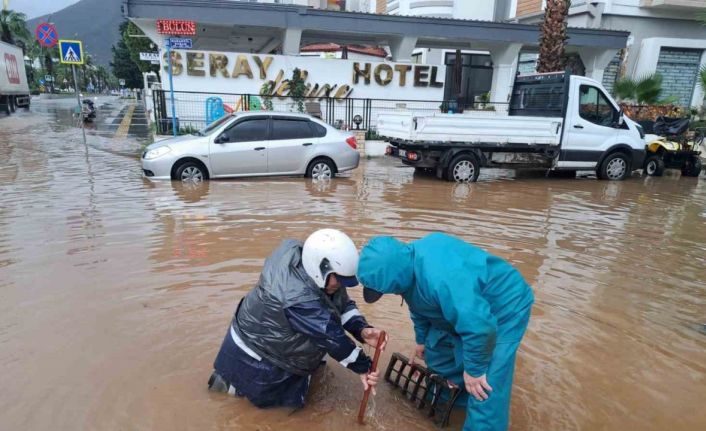 Marmaris’te yağmur mesaisi