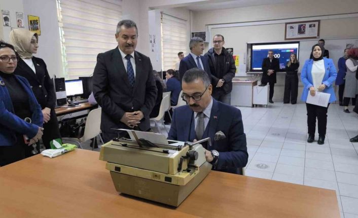 Memurlar klavyede yarıştı