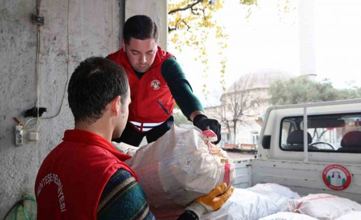 Menteşe Belediyesi’nden ihtiyaç sahiplerine yakacak yardımı