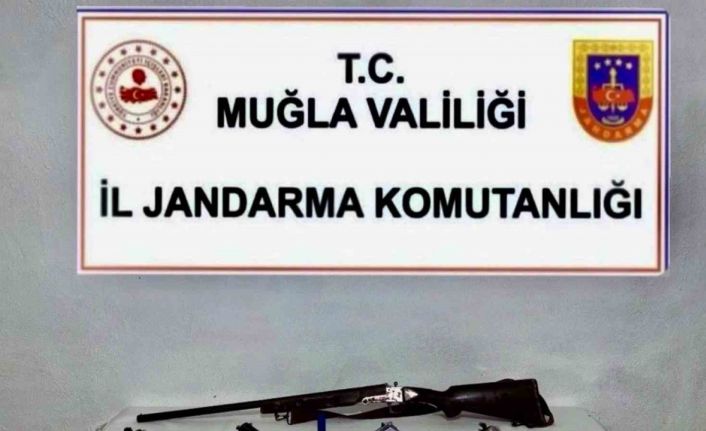 Menteşe’de ruhsatsız kurusıkı tabancalar ele geçirildi