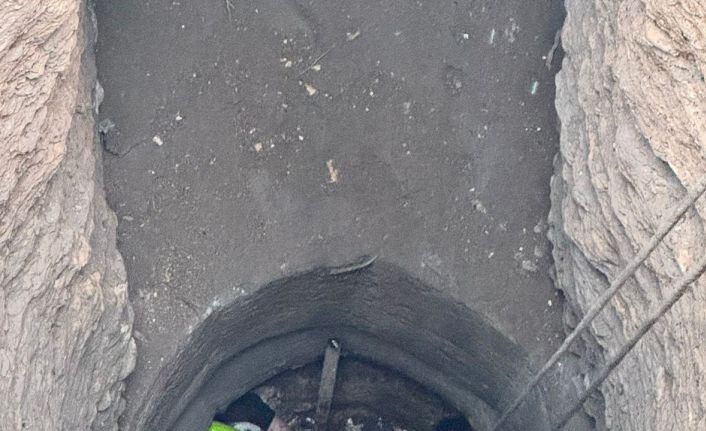 Mersin’de 12 metre derinlikteki su kuyusuna düşen şahsı itfaiye kurtardı