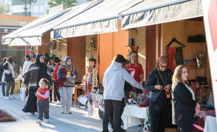 Mersin’de üretici kadınlar, yılbaşı stantlarında el emeği ürünlerini sergiliyor