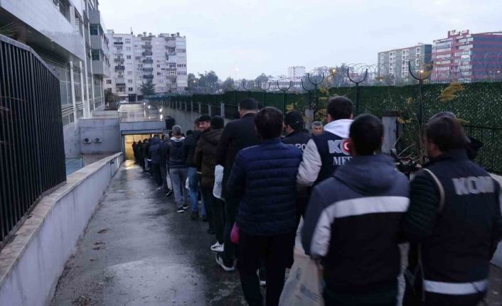 Mersin’deki rüşvet operasyonu: Aralarında müdürün de olduğu 91 şüpheli tutuklandı