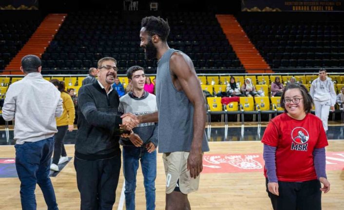 MSK’lı basketbolcular, özel bireylerle buluştu