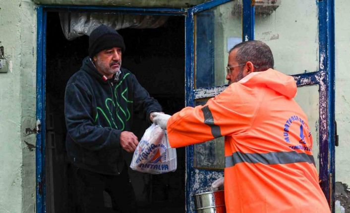 Muratpaşa sıcak desteğini aksatmadı