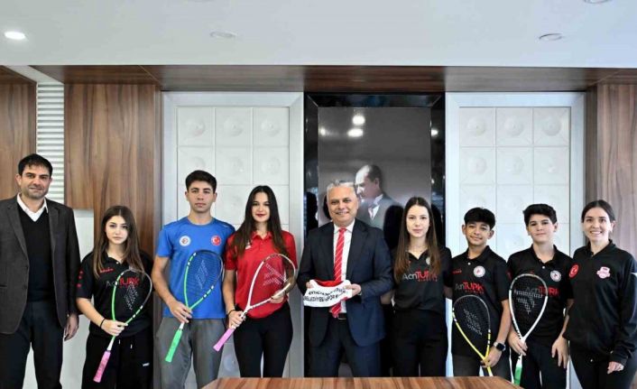 Muratpaşa’nın squash başarısı