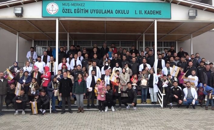 Muşspor Kulübü galibiyetini özel çocuklarla kutladı