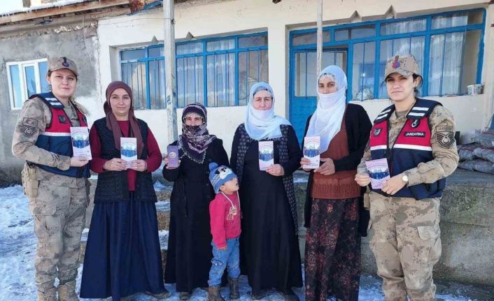 Muş’ta jandarmadan kadınlara güvenlik eğitimi: KADES tanıtıldı