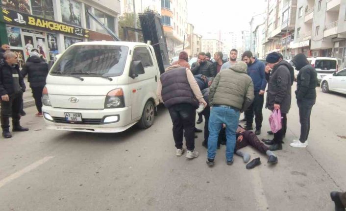 Muş’ta otomobilin çarptığı yaya ağır yaralandı, sürücü kaçtı