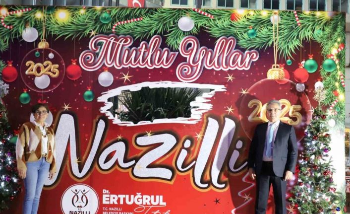 Nazilli Belediyesi’nden Cumhuriyet Meydanı’na özel platform ve ışıklandırma