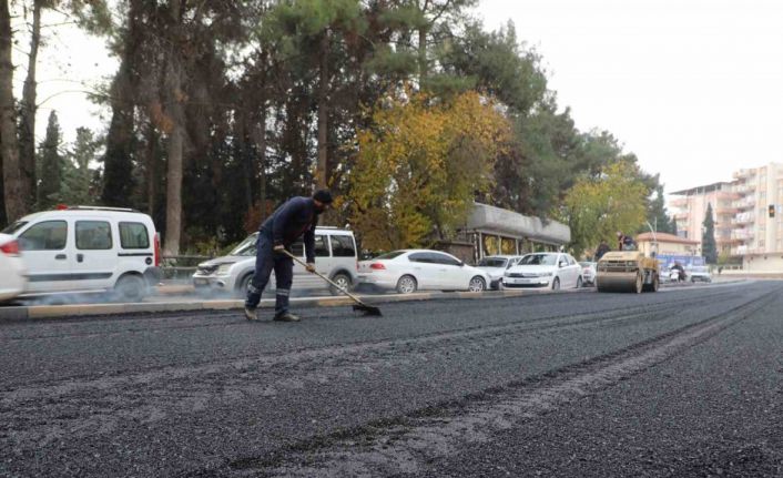 Nizip Belediyesi ekipleri yol yapımına devam ediyor