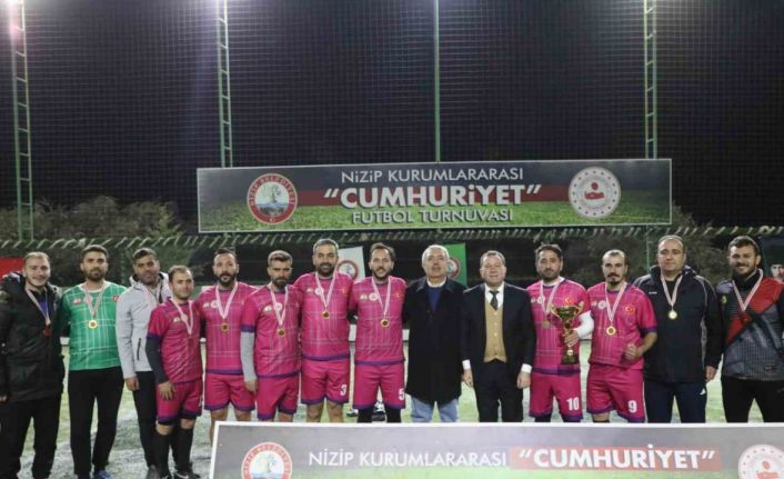 Nizip’te Cumhuriyet Futbol Turnuvası tamamlandı