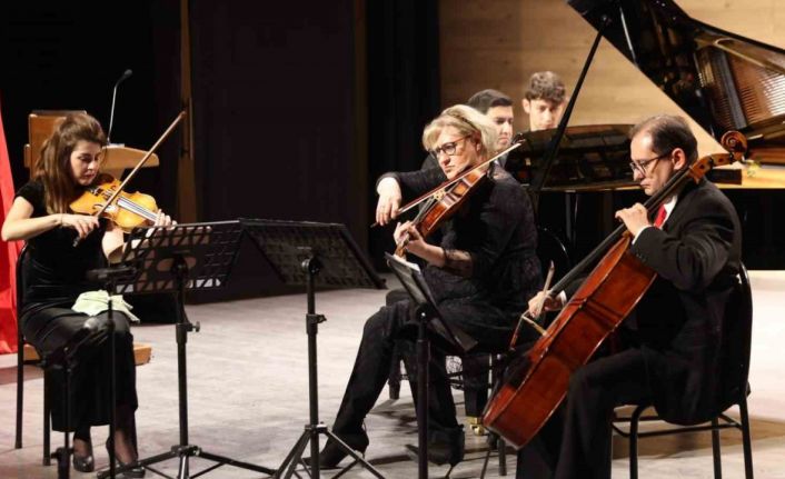 Odunpazarı Belediyesi’nin müzik grubu OPA QUADRO’dan etkileyici performans