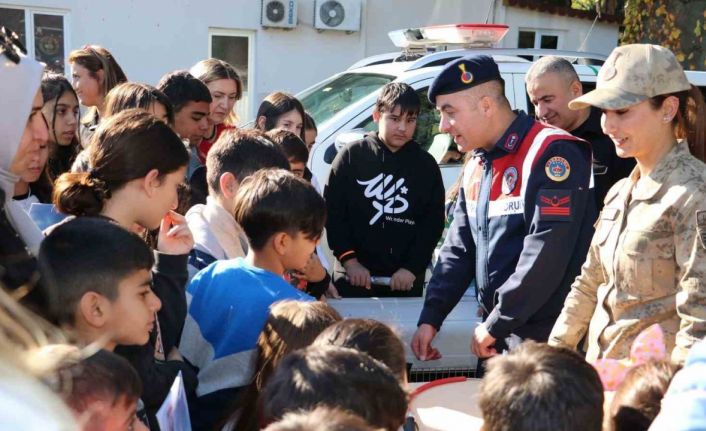 Öğrenciler, jandarmanın faaliyetleri hakkında bilgilendirildi