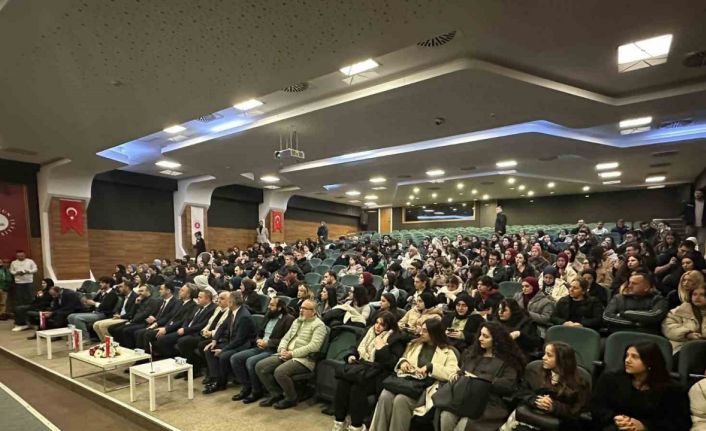 Öğrencilere ‘dezenformasyon’ konferansı