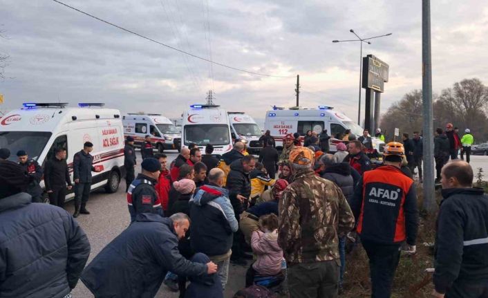 Okul servisi ile tır çarpıştı... 8 öğrencinin durumu ağır ağır