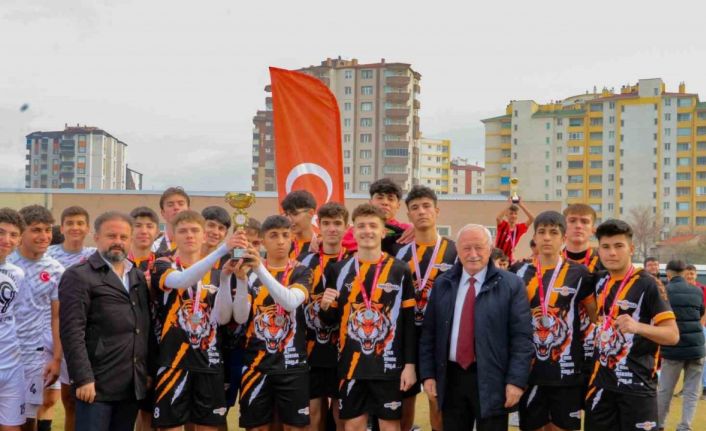 Okul Sporları Futbol Genç A Erkekler’de kupalar sahibini buldu