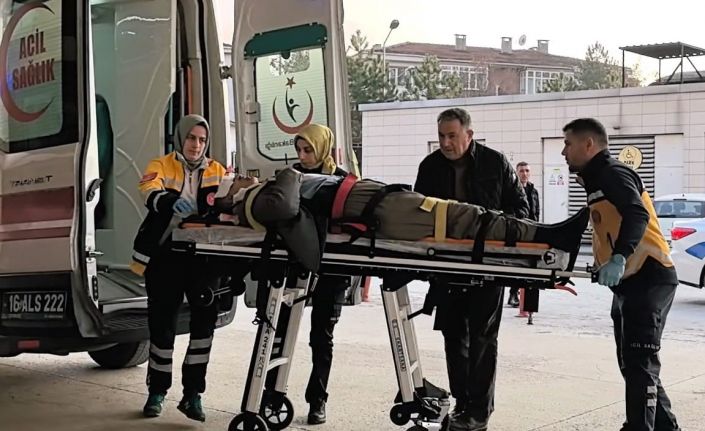 Otomobilin çarptığı yaşlı adam ağır yaralandı