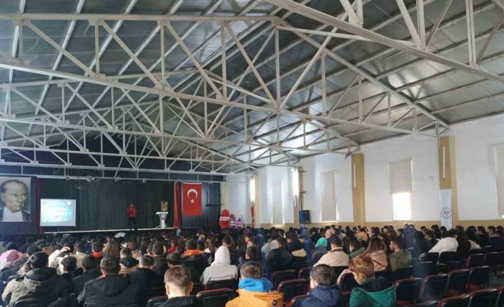 Polis ekiplerinden öğrencilere terör farkındalık eğitimi