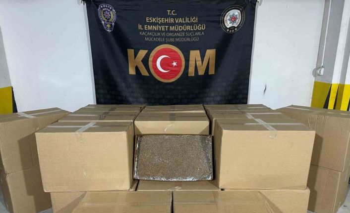 Polis tarafından 900 bin lira değerinde kaçak makaron ele geçirildi