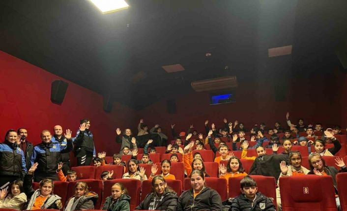 Polislerden sinema etkinliği