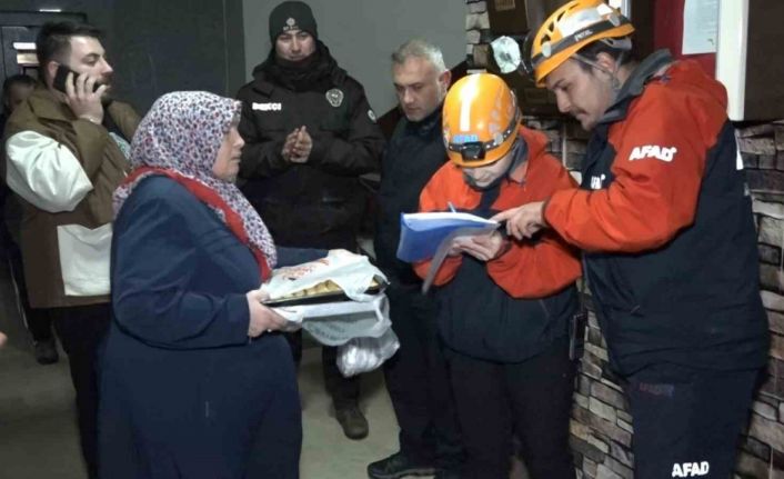 Rize’de fırtınadan dolayı sallanan bina tahliye edildi