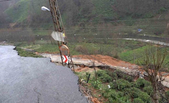 Rize’de yol çöktü, 4 köye ulaşım kapandı