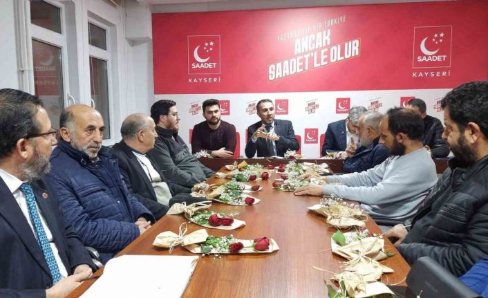 Saadet Partisi’nden aile değerlerine vurgu: Eşlere çiçek sürprizi