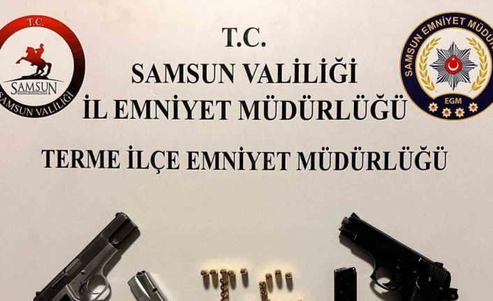 Samsun’da 2 kişi ruhsatsız silahla yakalandı