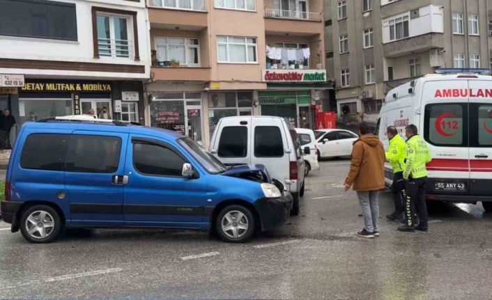 Samsun’da iki ticari araç çarpıştı: 1 yaralı