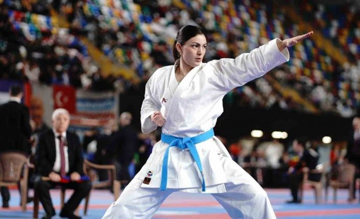 Samsunlu Sinem, Boğaziçi Karate Şampiyonası’nda şampiyon oldu