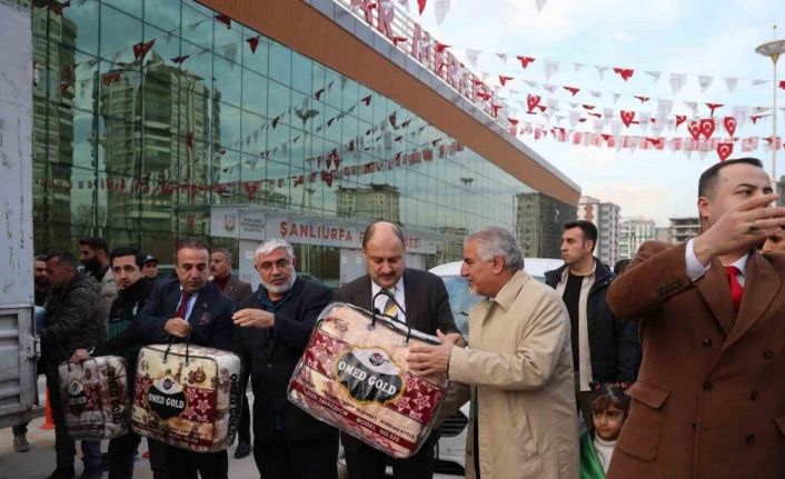 Şanlıurfa’dan Suriye’ye 5 tır yardım dualarla gönderildi