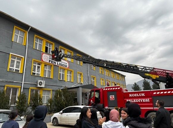 Şehit Şenay Aybüke Yalçın Fen Lisesinde yangın tatbikatı yapıldı