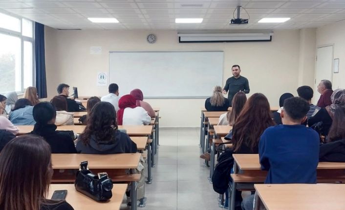 Sektör temsilcilerinden üniversiteli öğrencilere kariyer ipuçları