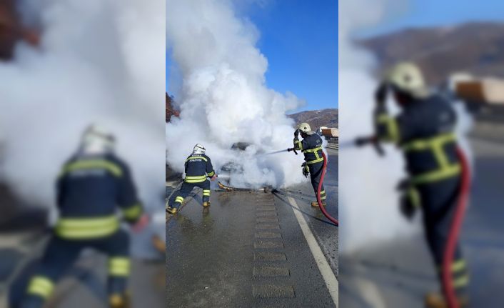 Seyir halindeki otomobil alevlere teslim oldu