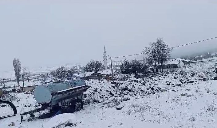 Seyitgazi ilçesi beyaza büründü