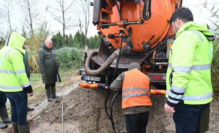 Şiddetli yağışa karşı sahada mücadele sürüyor