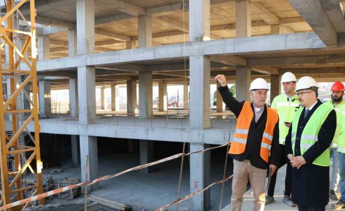 Siirt Valisi Kızılkaya, 500 yataklı yeni Devlet Hastanesinde incelemelerde bulundu